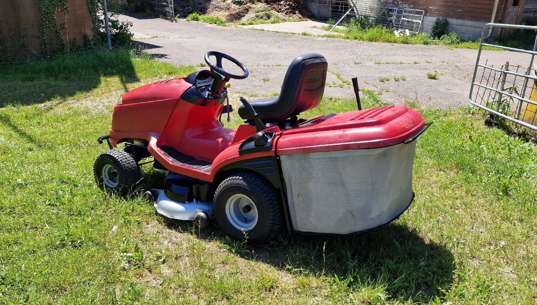Honda Tagliaerba: Honda HF2417 Rasentraktor  – Usato da Tagelswangen venduto da Axel_36 4