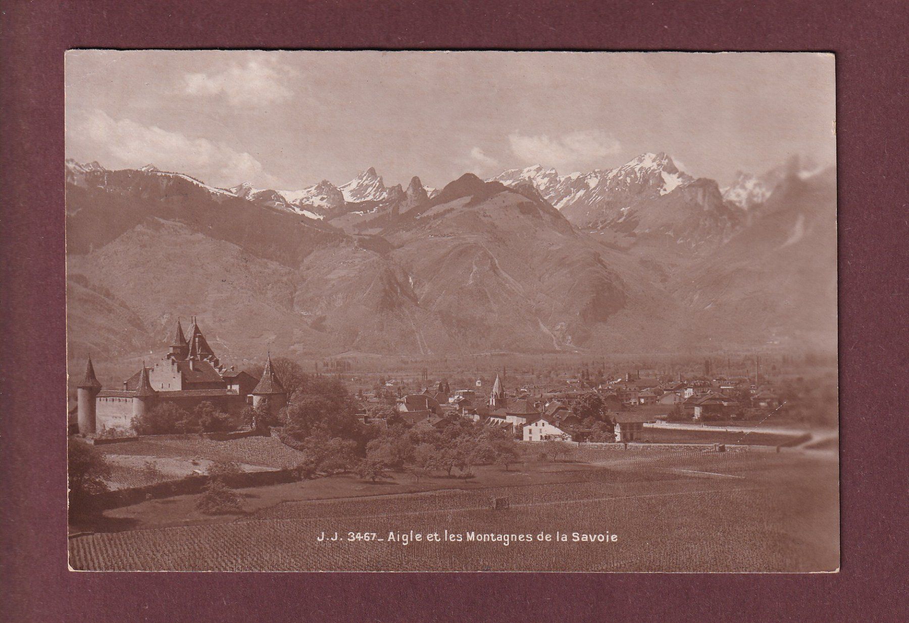 Cartoline postali: AIGLE - Château - 1920 // pli d'angle // – Usato da Pully venduto da nicecards