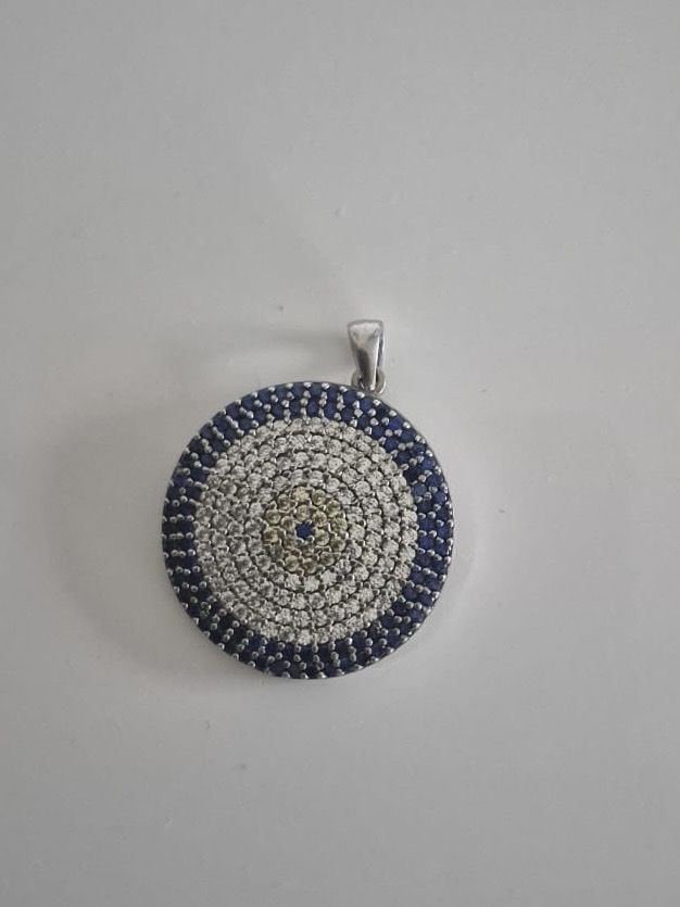 Ciondoli: Amulett mit blauen & weissen Steinen – Nuovo (secondo la descrizione) da Wetzikon ZH venduto da id.erd