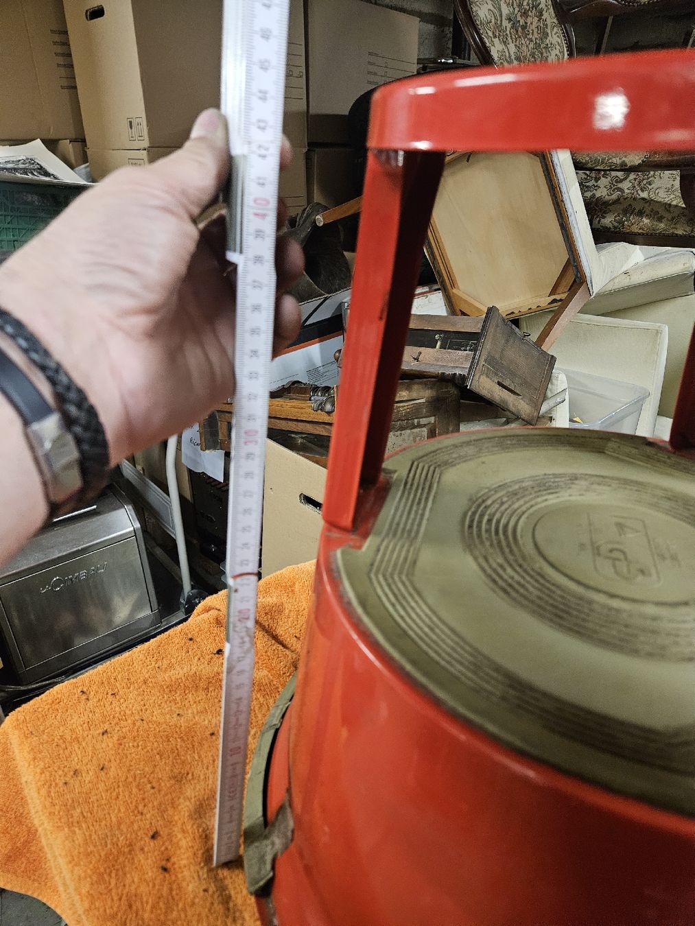 Hocker: Rollhocker rot Tritt Hocker Stufe mit Rollen Trittstufe  – Gebraucht aus Rorschach von TimelessTrading 4
