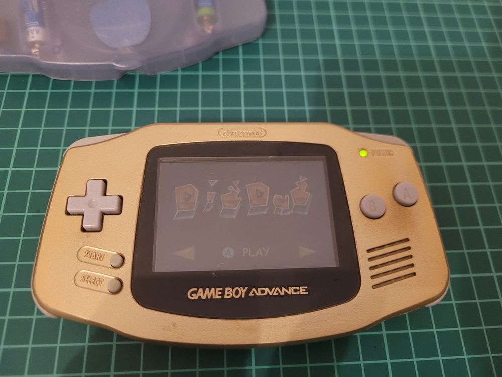 Game Boy Advance Gold Edition with Extras (Gebraucht) in Meyrin für CHF ...