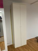 Schrank Weiss mit vielen Tablaren/Regalen