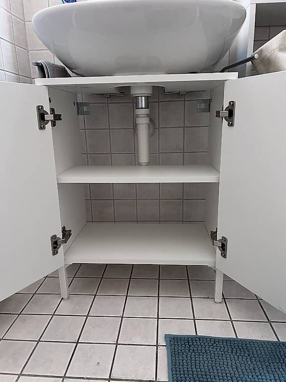 Armadietti a specchio: Armadietto sotto lavabo – Usato da Gnosca venduto da MegSam 1