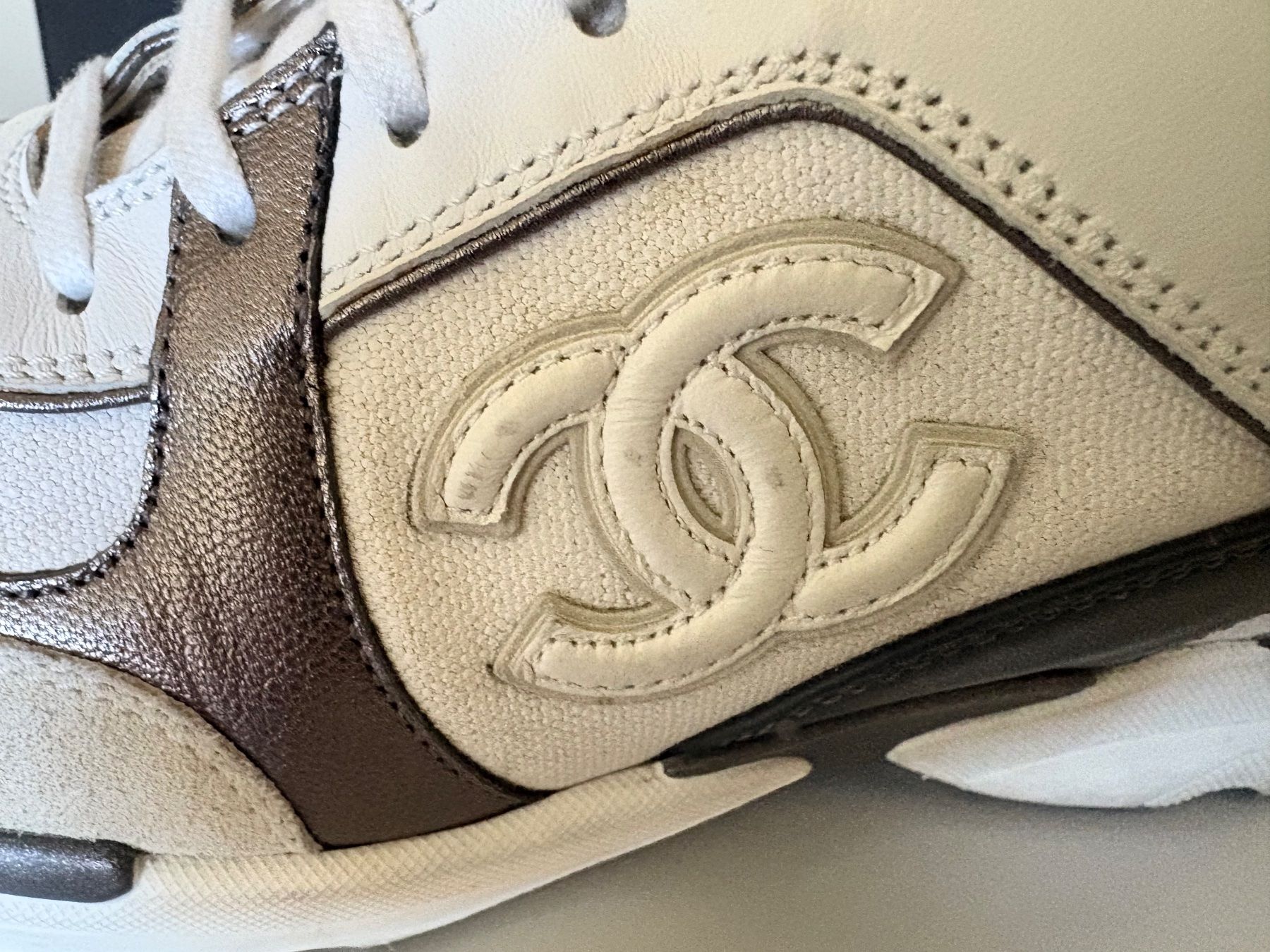 Chanel Chaussures hommes: BASKETS SNEAKER VINTAGE - CHANEL - 40 – D'occasion à Morges par Bubblecut 4