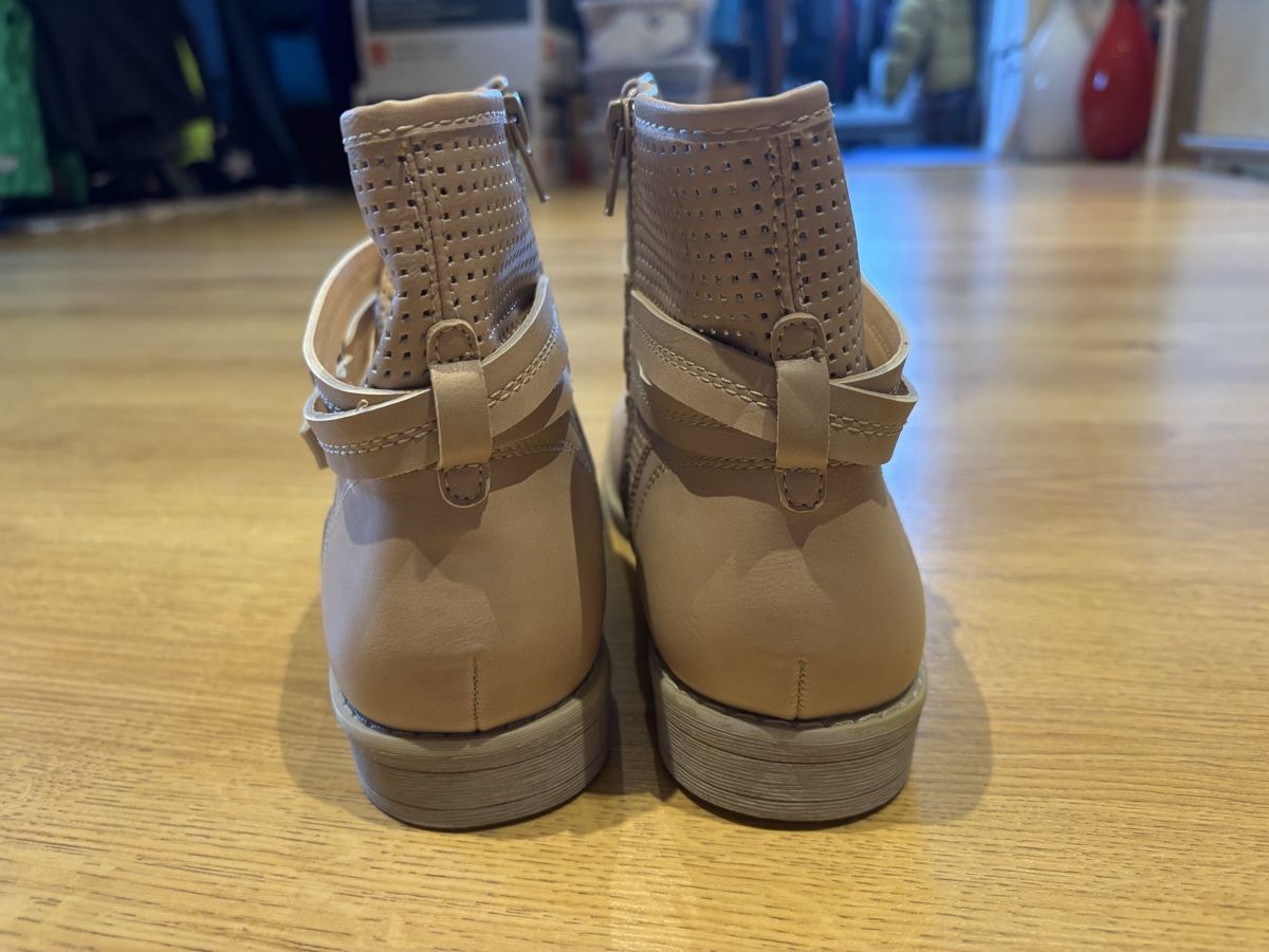 Scarpe da donna: Stiefeletten Grösse 41 – Nuovo (secondo la descrizione) da Kirchberg SG venduto da lar_8mw6 3