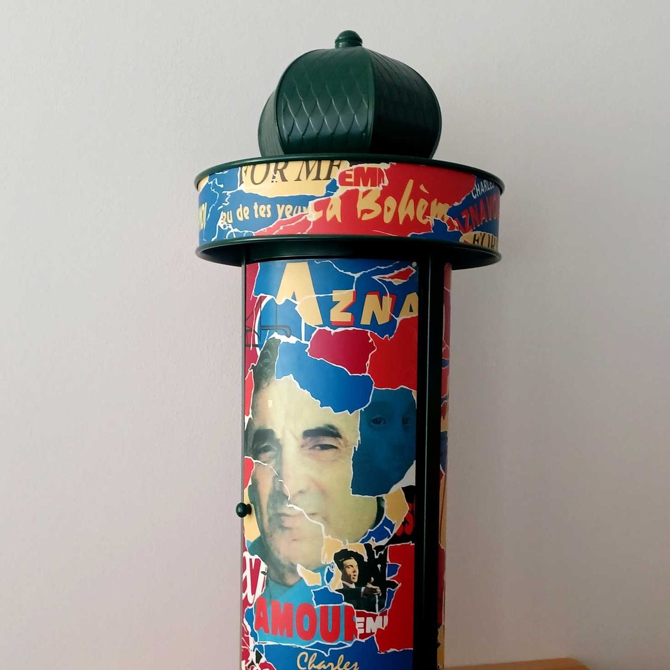 Autres décorations & accessoires: Charles Aznavour - "l'authentique" - Litfasssäule mit CDs – D'occasion à Hosenruck par Musikmamsell 2