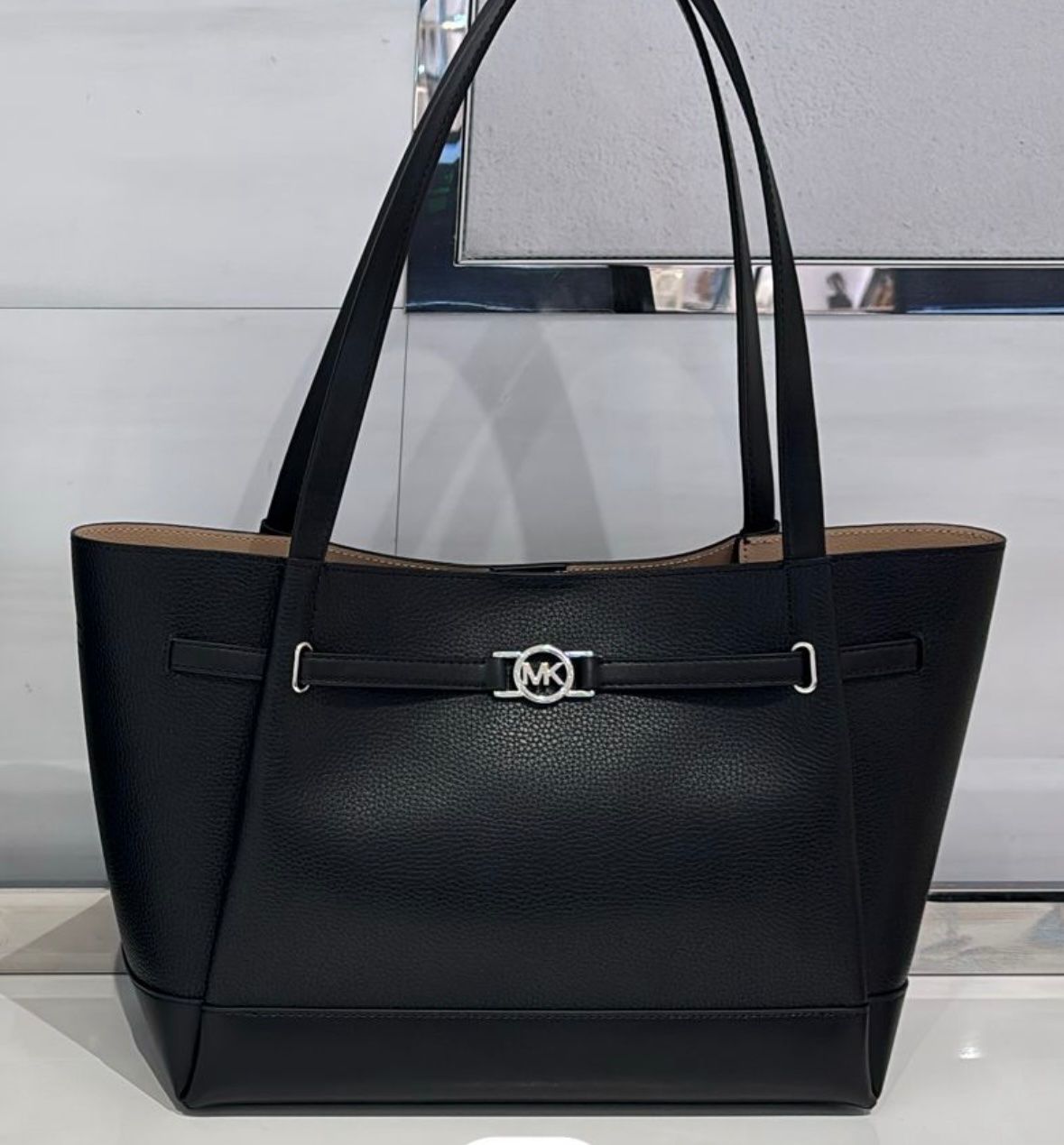 Michael Kors Sacs femmes: Michael Kors Tasche black – Neuf avec emballage d'origine à Wiedlisbach par Sistershop