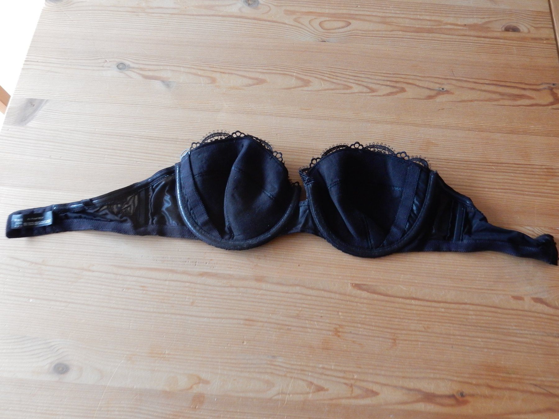 Altra biancheria intima: Schwarzer Push-Up BH mit Spitze, 80C, neuwertig Valisere – Usato da Jona venduto da simongarden 2