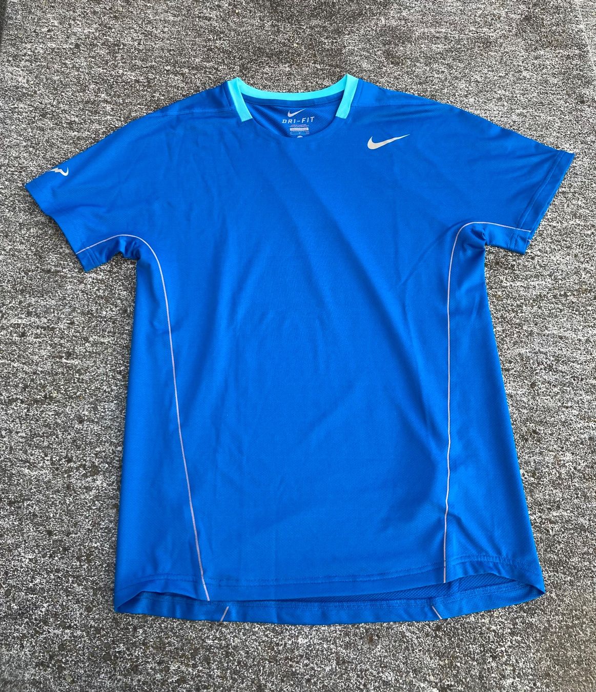 Nike T-Shirts: Rafael Nadal Nike Shirt Grösse S – Gebraucht aus Freienstein von Golfbueb