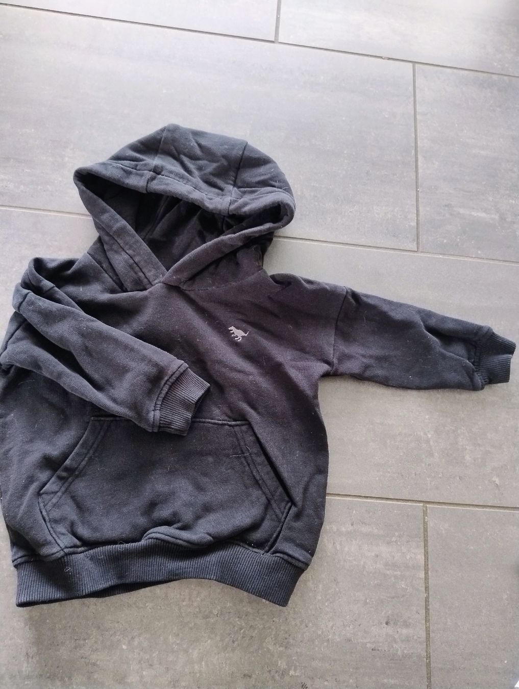 Next Maglioni & Felpe: Next Kapuzenpullover, Gr. 82, schwarz, Top Zustand! – Nuovo (secondo la descrizione) da Olten venduto da Debbiewr