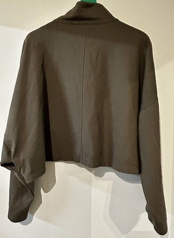 Giacche: KURZE OVERSIZED JACKE mit Stehkragen  – Usato da Widnau venduto da hbr_mhx2 1