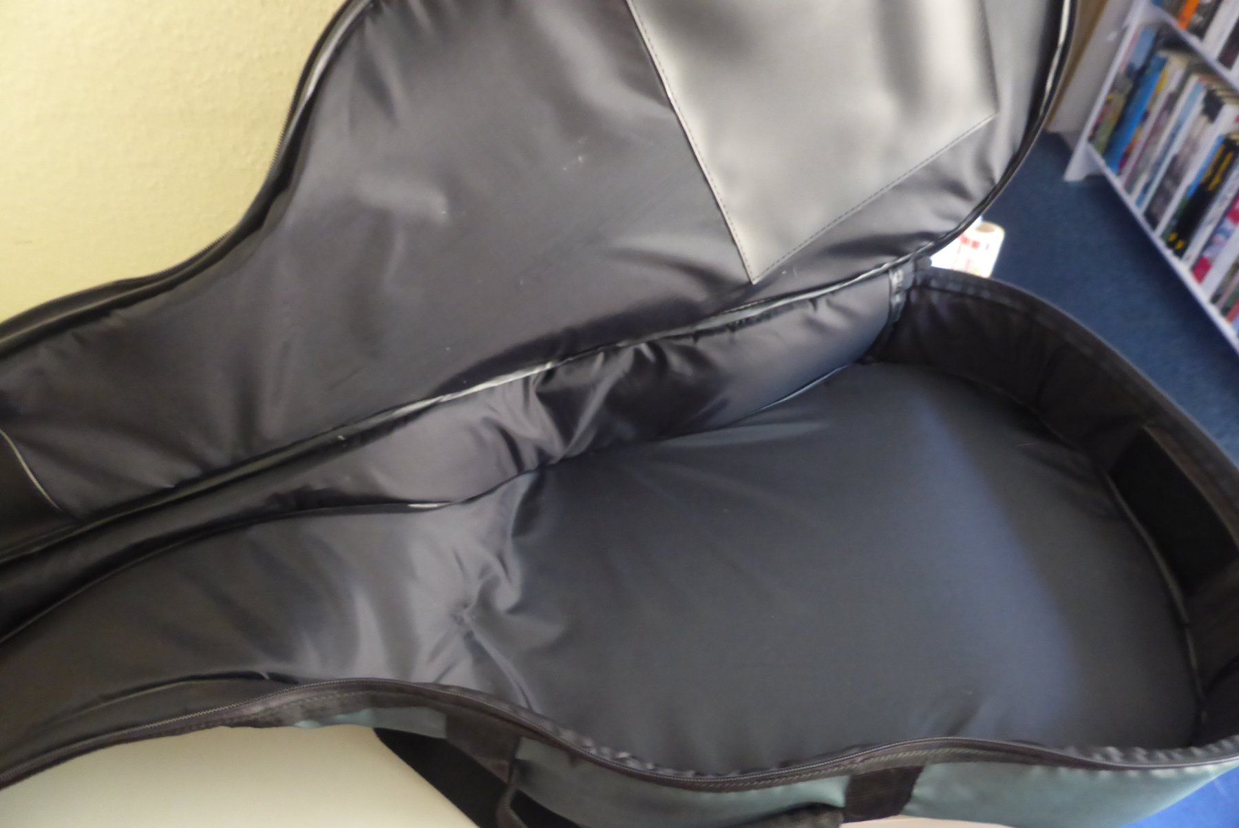 Instruments de musique: Gittarrenhülle - Gitaren Tragtasche – Neuf (Voir description) à Brunnadern par vapiano 1