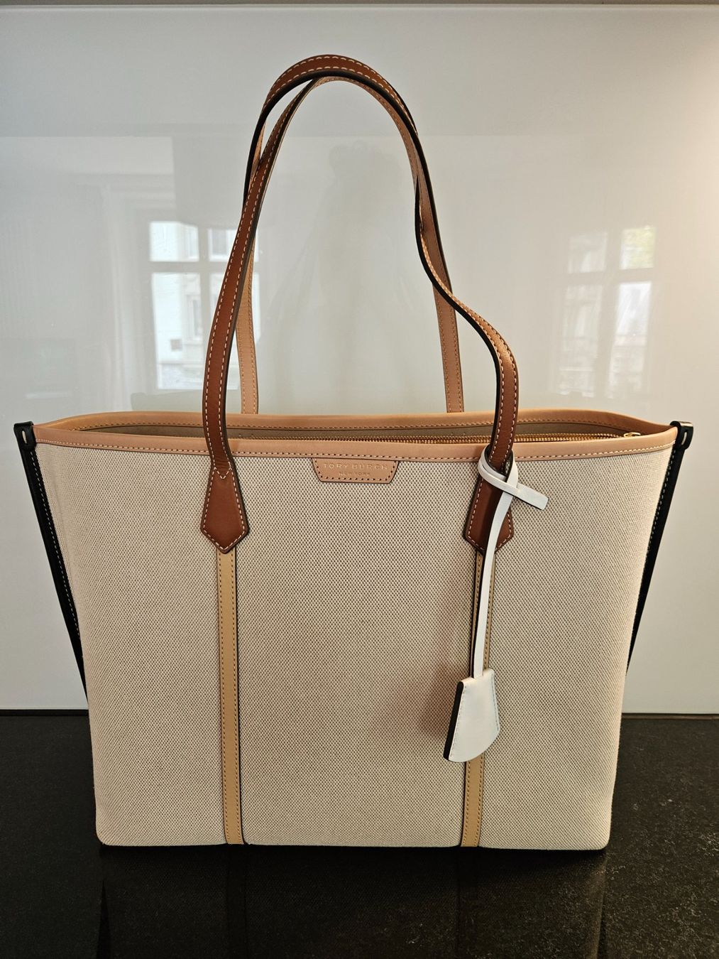 Tory Burch Borse: Tory Burch Perry Canvas Tote Bag – Usato da Luzern venduto da miletas89