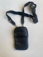 Handytasche in Schwarz mit Reissverschluss und Tragegurt