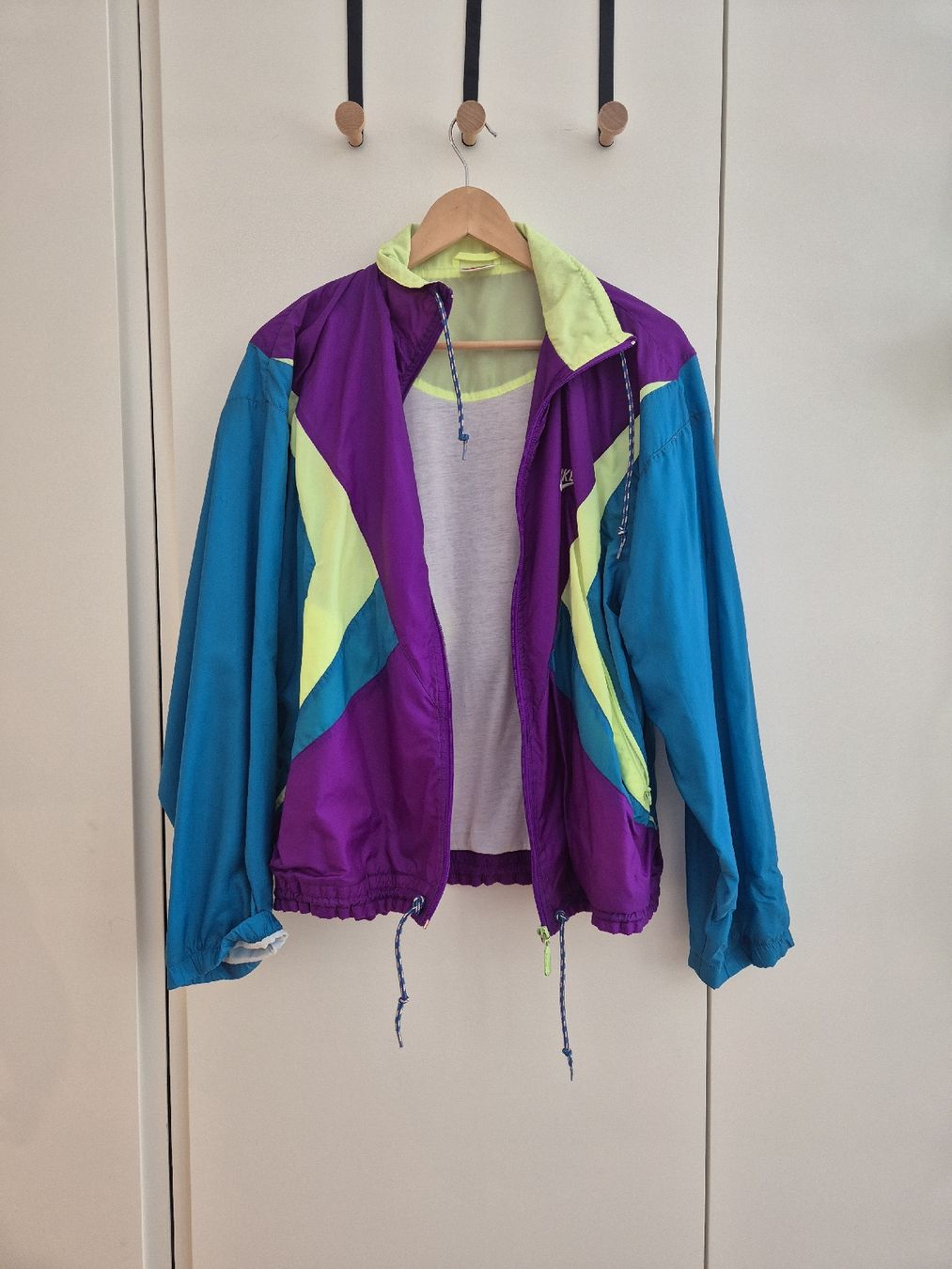 Nike Jacken: Nike Windbreaker Herren farbig Grösse S – Gebraucht aus Olten von MaryFF 2