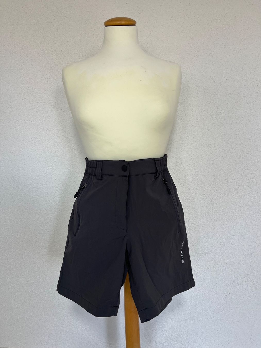 Trevolution Pantalons: Trevolution Shorts, Grösse 38 – D'occasion à Thalheim par karmabis_