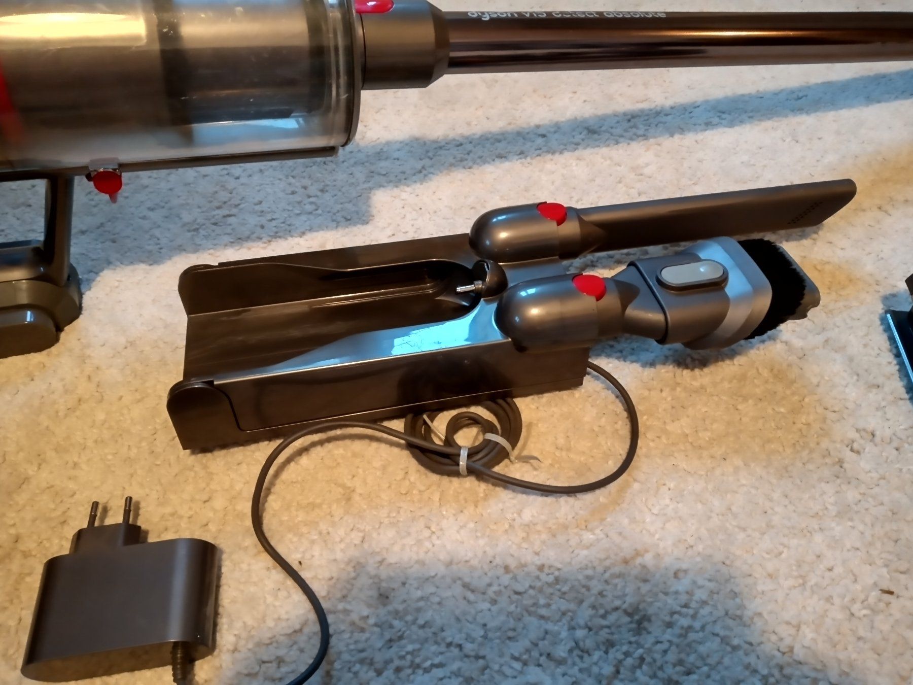 Dyson Aspirateurs & Accessoires: Handstaubsauger Dyson V15 – Défectueux à Prez-vers-Siviriez par Monija70 2
