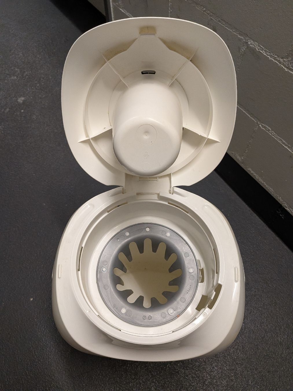 Tommee Tippee Abfalleimer: Windeleimer Poubelle a Couche – Gebraucht aus Zürich von vmi_2dpl 2
