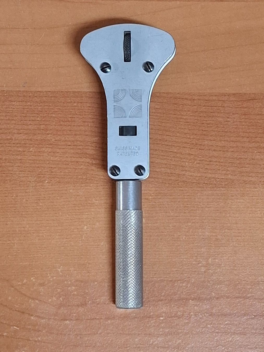 Tutti gli attrezzi: Clé pour ouvrir les montres étanches – Usato da Marsens venduto da jogocade 1
