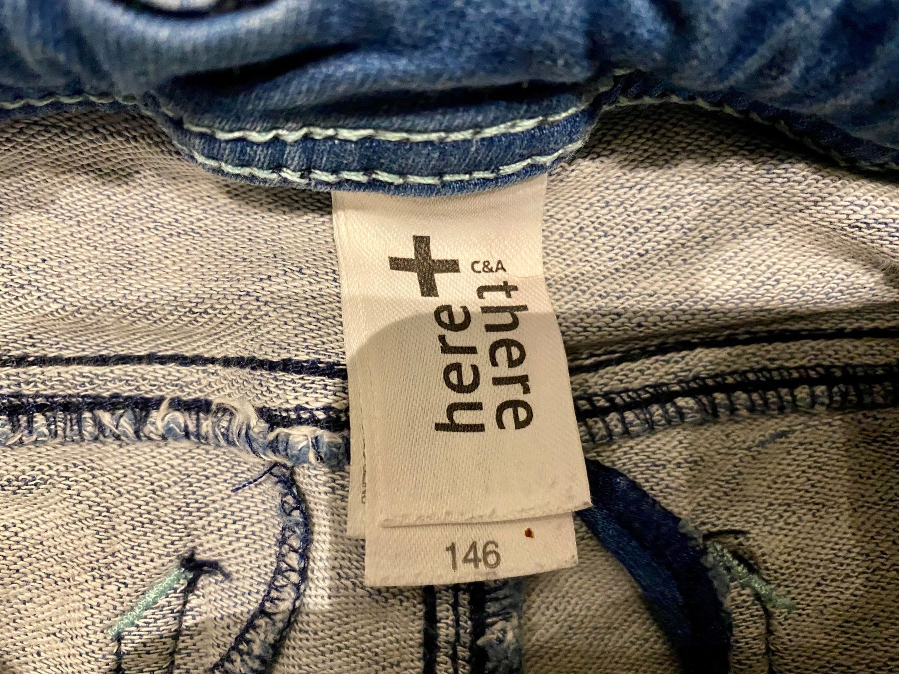 C&A Pantaloni: Coole Jeans 3/4 Länge Grösse 146 – Usato da Fehraltorf venduto da Marlene4 3
