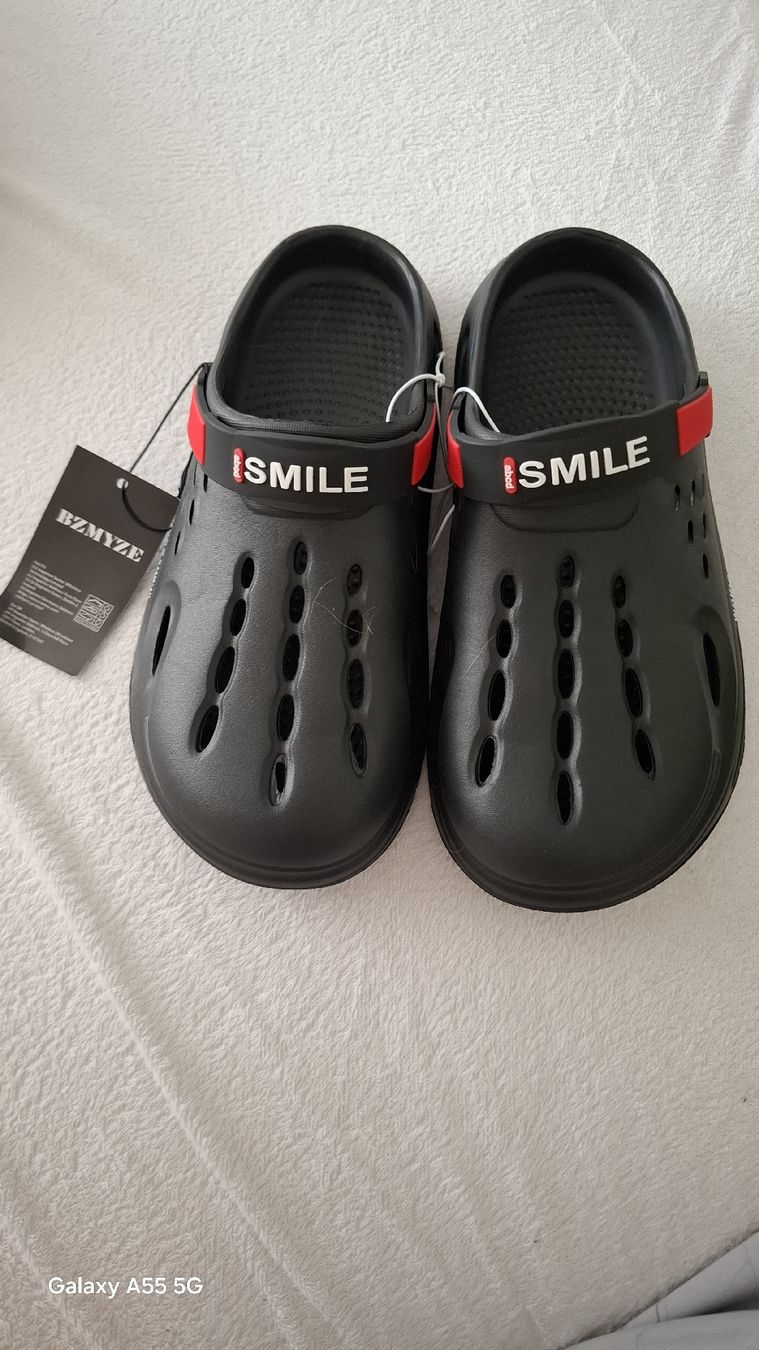 Chaussures hommes: Neue schwarze Clogs, Größe 44-45 – Neuf avec emballage d'origine à Sirnach par donatogalella81