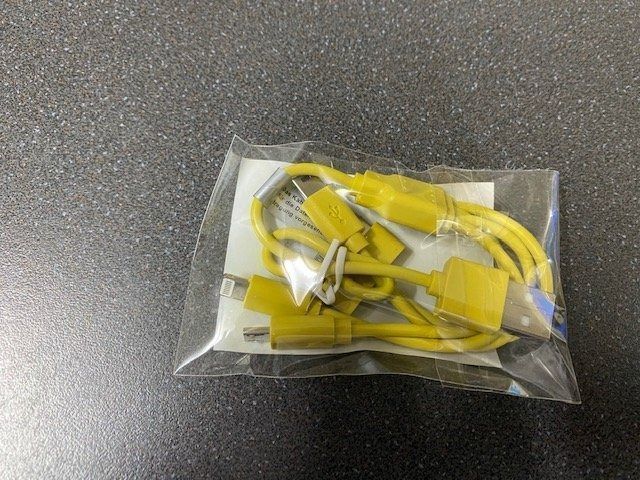 Caricabatterie: Ladekabel 4in1 gelb – Nuovo e nell'imballaggio originale da Emmen venduto da Aribini