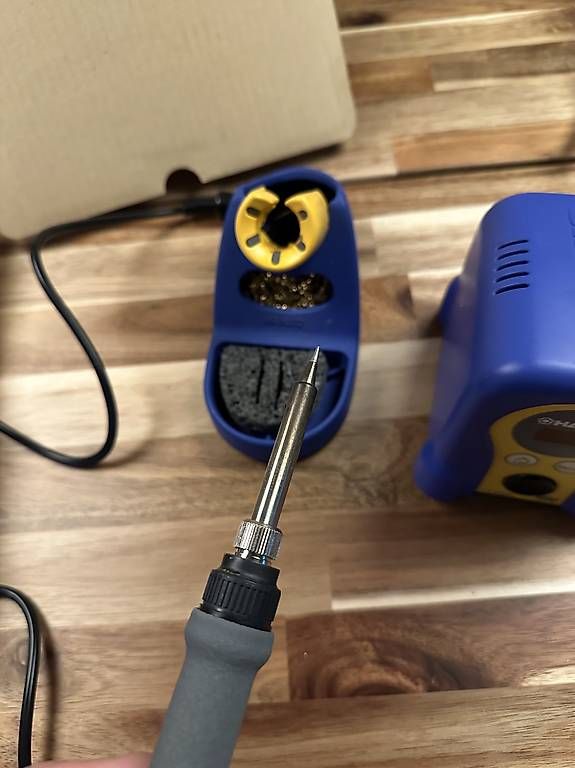 Tutti gli attrezzi: Hakko FX-888D Lötstation – Usato da Winterthur venduto da Venjof 1