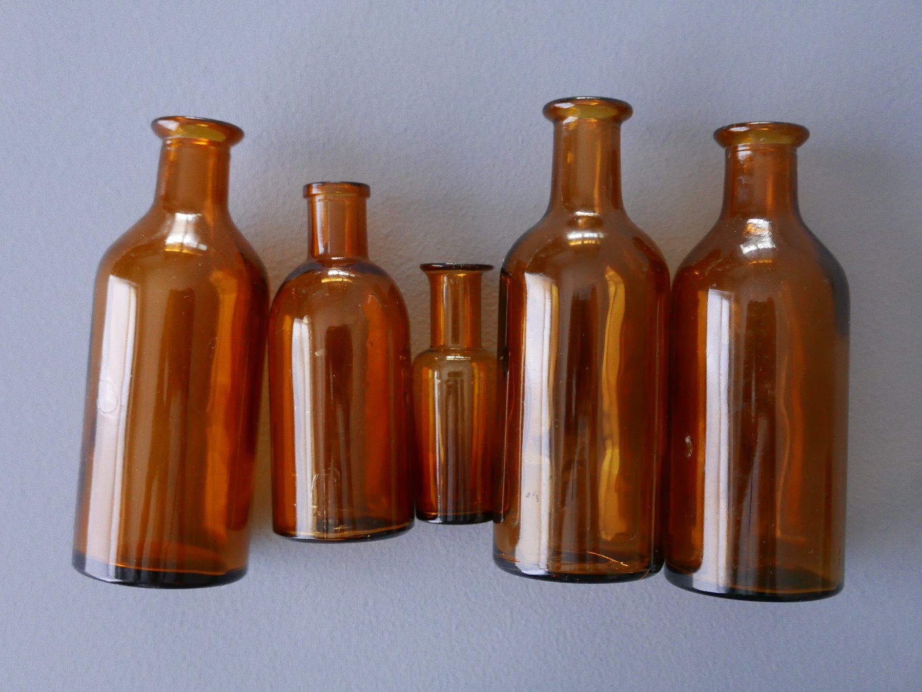Laborzubehör: SAMMLUNG ANTIKE APOTHEKER GLAS-FLÄSCHCHEN – Gebraucht aus Balgach von Zwischenraum 6