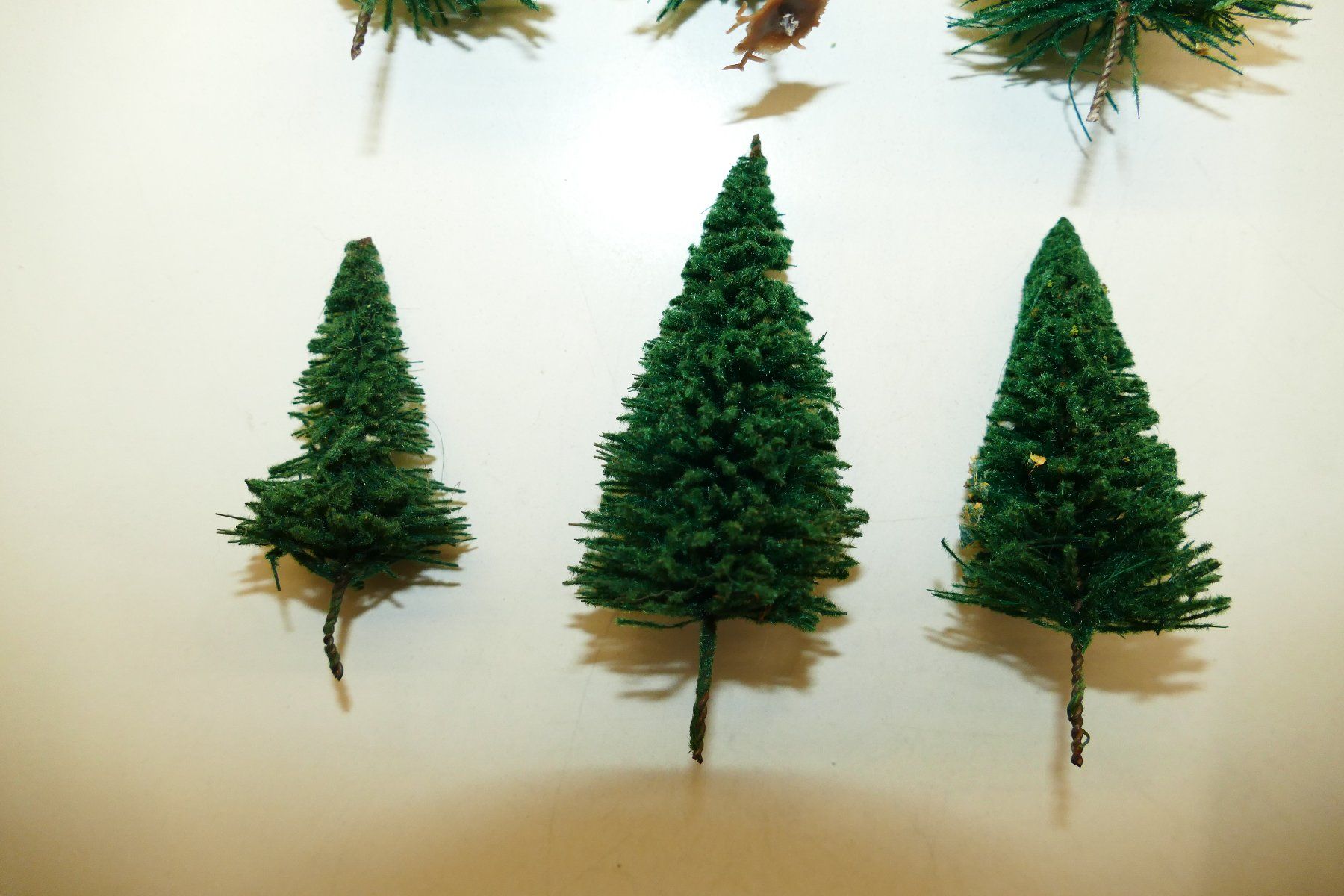 Modellini di ferrovie: Spur H0: 6xTannenbaum. Höhe 7-10cm – Usato da Niederhasli venduto da rail-duerst 2