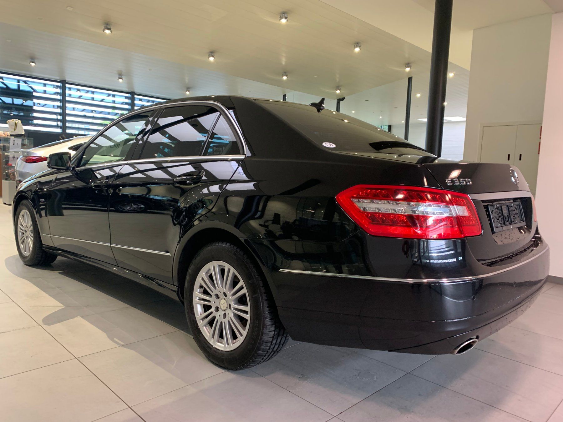 Mercedes-Benz Autos: Mercedes-Benz E 350 CGI BlueEff. Elégance – Gebraucht aus St. Gallen von  6