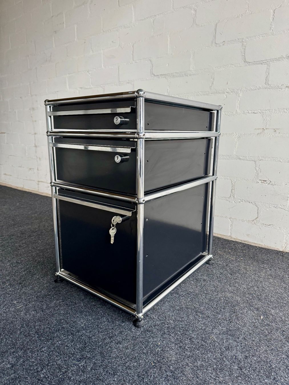 USM Banconi: USM Haller Korpus – Usato da Liestal venduto da Design_Wardrobe 1