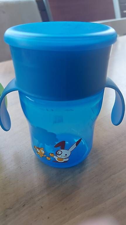 Pasti del neonato: Avent Trinkbecher / Lerntrinkbecher – Usato da Rotkreuz venduto da MASI17 2