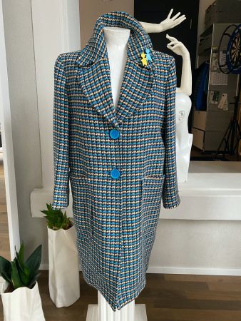 benetton mantel + 2 holz broschen passt zu sandro vibskov