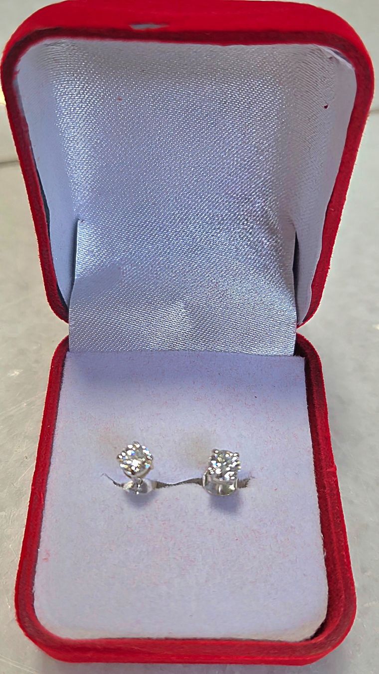 Boucles d'oreille: Diamant Ohrstecker – Neuf avec emballage d'origine à Zürich par ben_mn5h 6