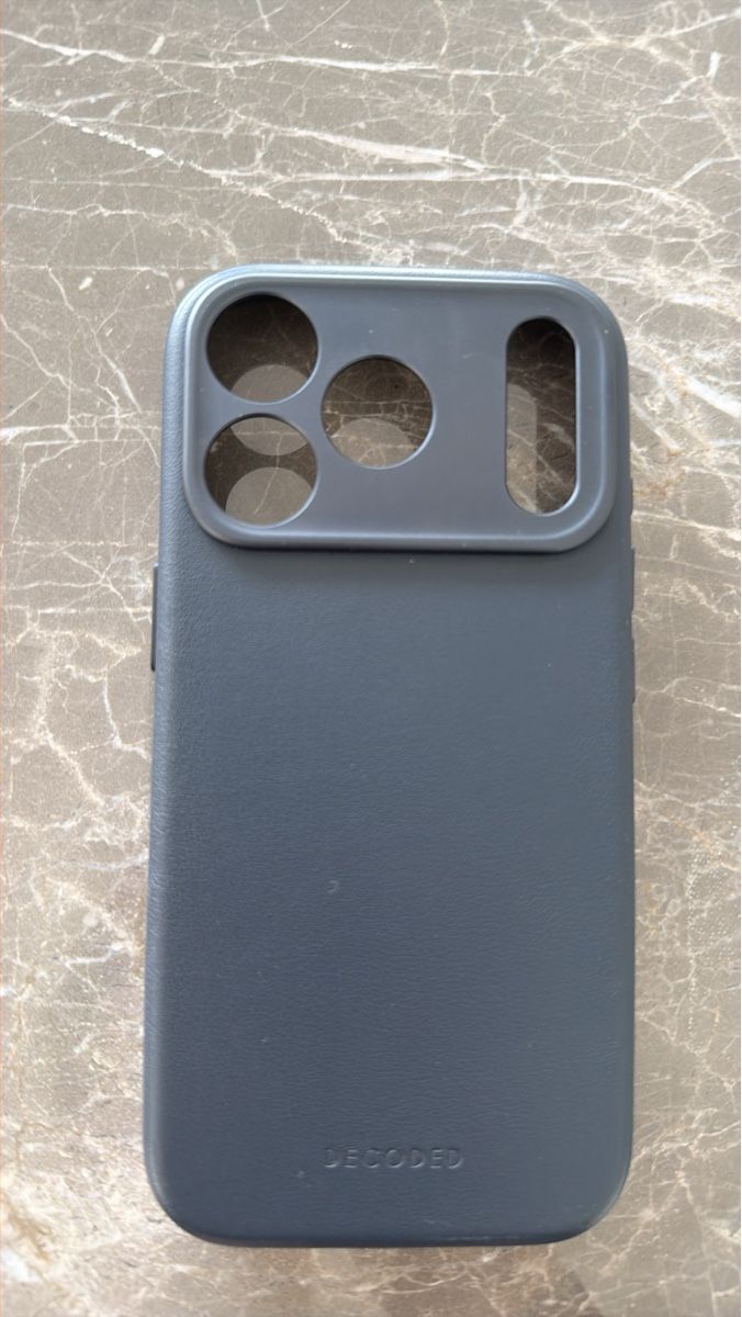 Apple Covers & Schutzfolien: DECODED Hülle iPhone 17 Pro blau wie neu – Gebraucht aus Chur von kri_b5xv