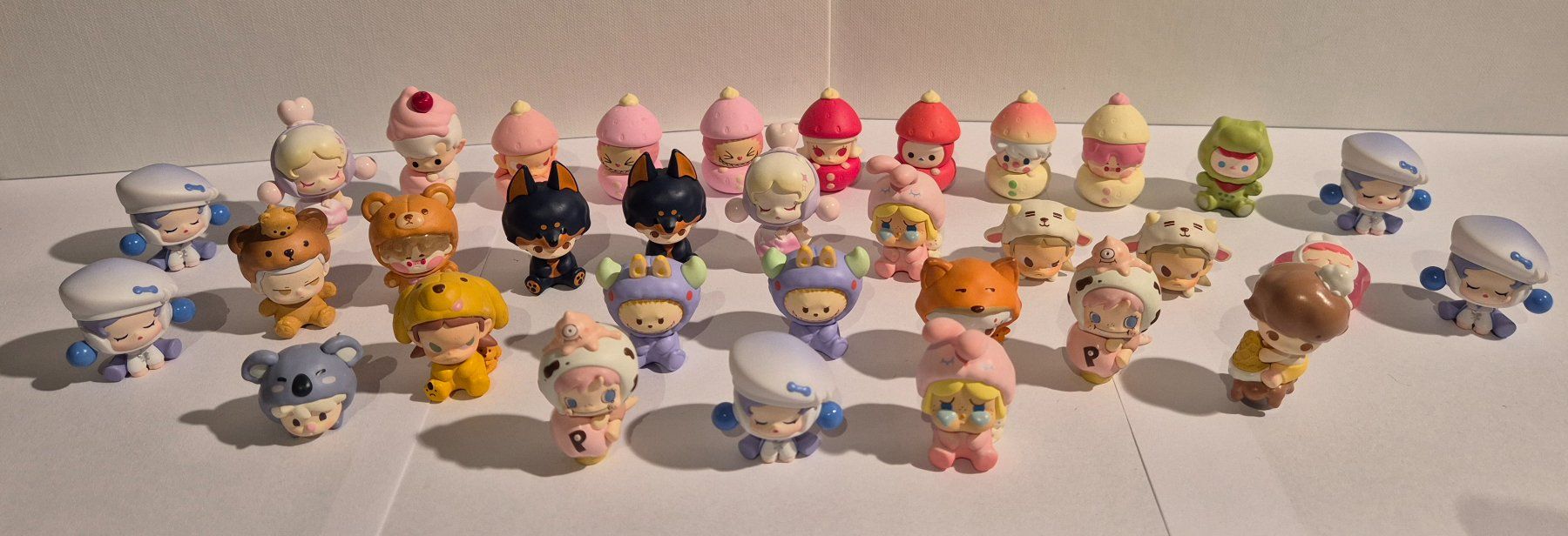 Pop Mart Statuette: Pop Mart - Mini Beans (Diverse, Labubu..) – Nuovo e nell'imballaggio originale da Ellikon a d Thur venduto da GQ84