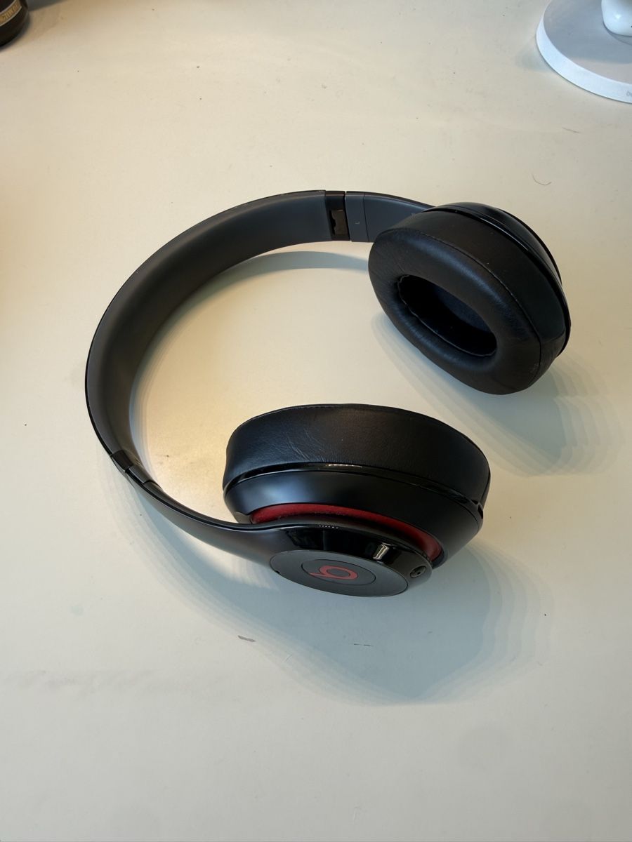 Beats Cuffie: Beats Studio Wireless Kopfhörer Schwarz/Rot – Bluetooth – Usato da Füllinsdorf venduto da FRANKSGI 3