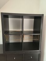 Ikea Kalax-Regal mit 4 Fächern und 2 Drahtkörben schwarz
