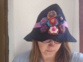 Cappello realizzato in lana cotta