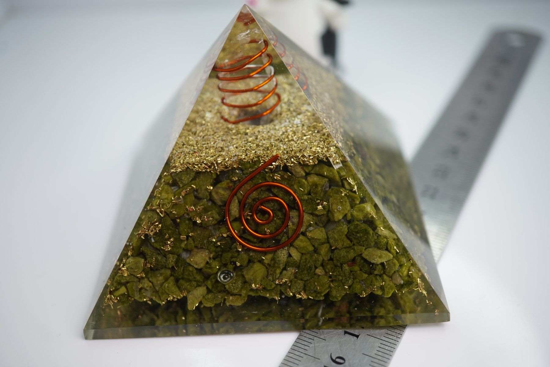 Mineralien & Heilsteine: Pistazien Opal    -Orgonit - Pyramide 75mm  ab 10.- – Neu und originalverpackt aus Eschenbach SG von topstone 3