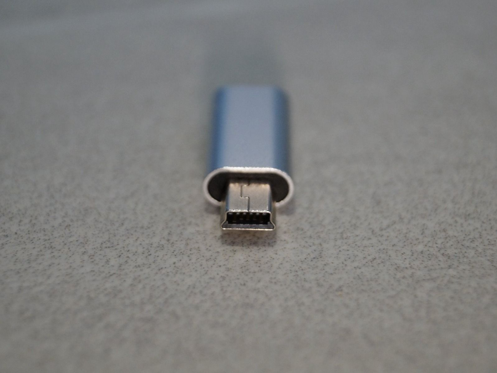 Unità & Adattatore: Adapter Mini USB 2.0 auf USB C in Aluhülle – Nuovo e nell'imballaggio originale da Aarburg venduto da 2..0 2