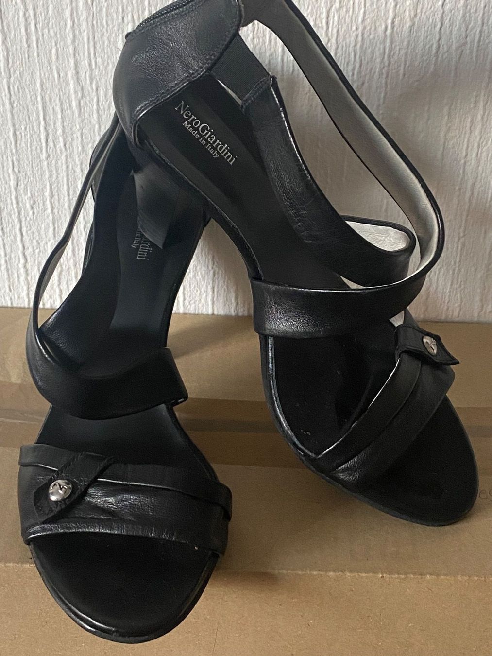 Scarpe da donna: Chaussure Sandales NeroGiardini taille 38 – Usato da Peseux venduto da Chimon59 2