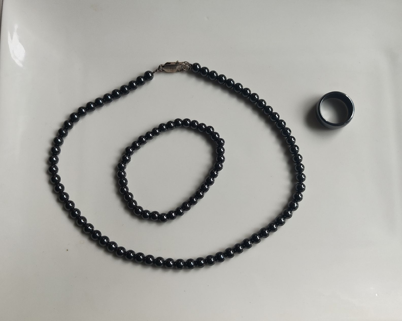 Altri gioielli: Collier, bracelet, bague > hématite et fermoir en argent – Nuovo (secondo la descrizione) da Biel/Bienne venduto da notfun