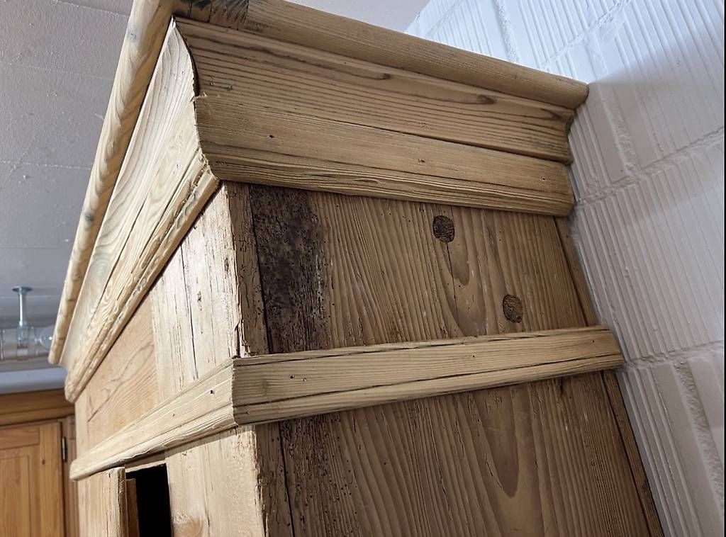 Armadi: Antiker Holzschrank – Usato da Thun venduto da gehoerntes_veilchen 3