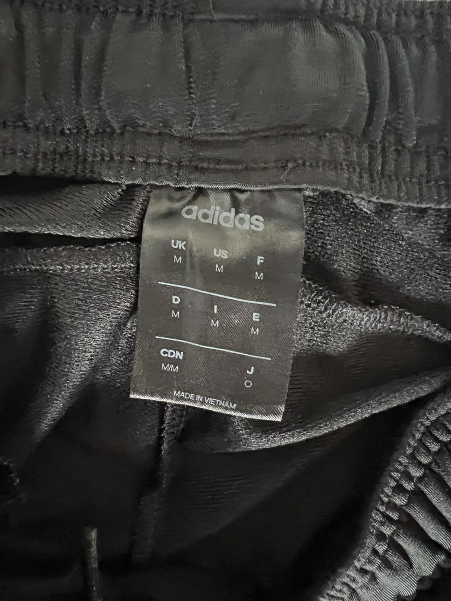 Adidas Pantaloni: Training Adidas noir, taille M – Usato da Vevey venduto da sec_vgj5 1