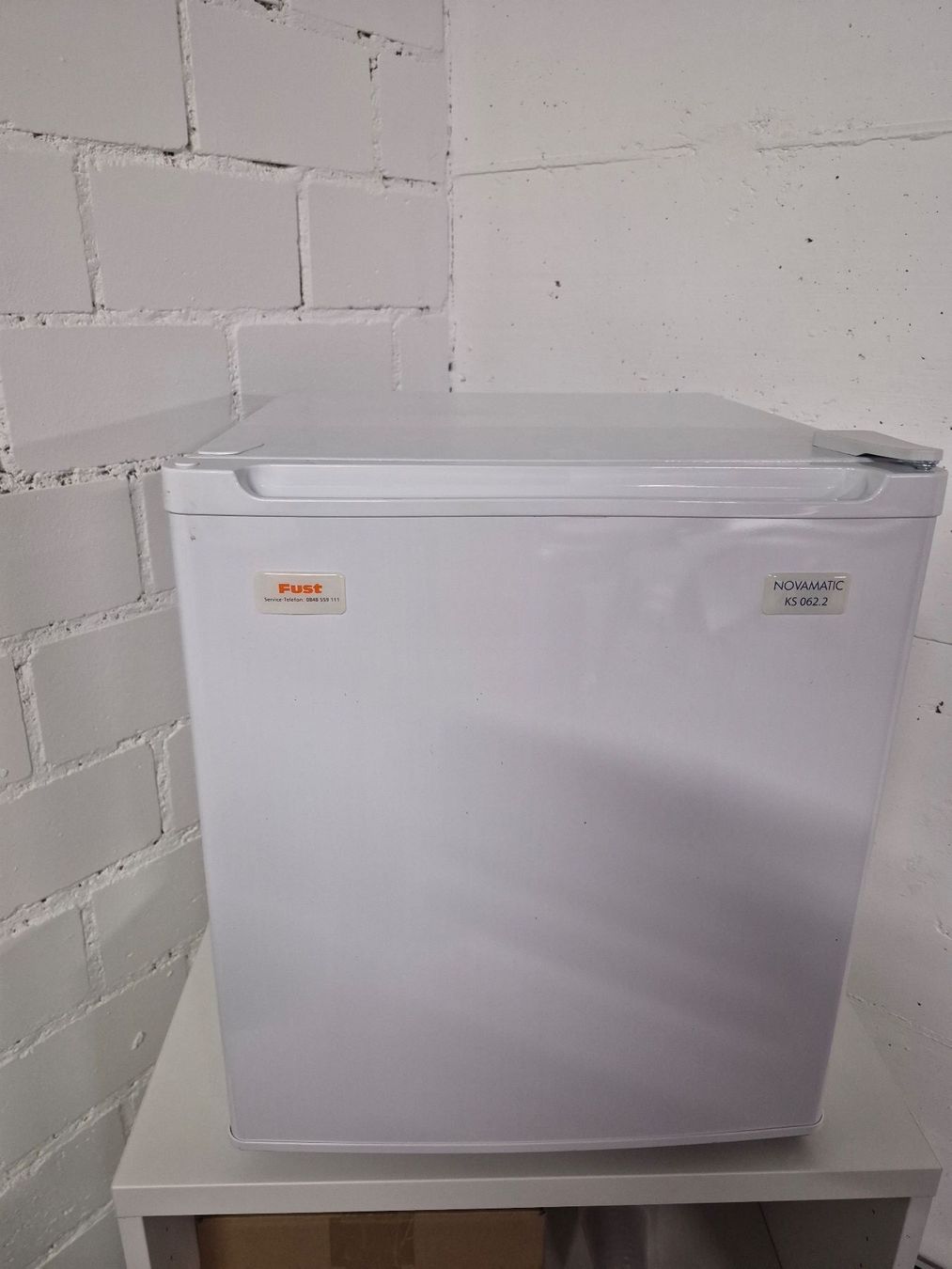 Réfrigérateurs: Novomatic Mini-Kühlschrank KS 062.2 – D'occasion à Holziken par Keybo