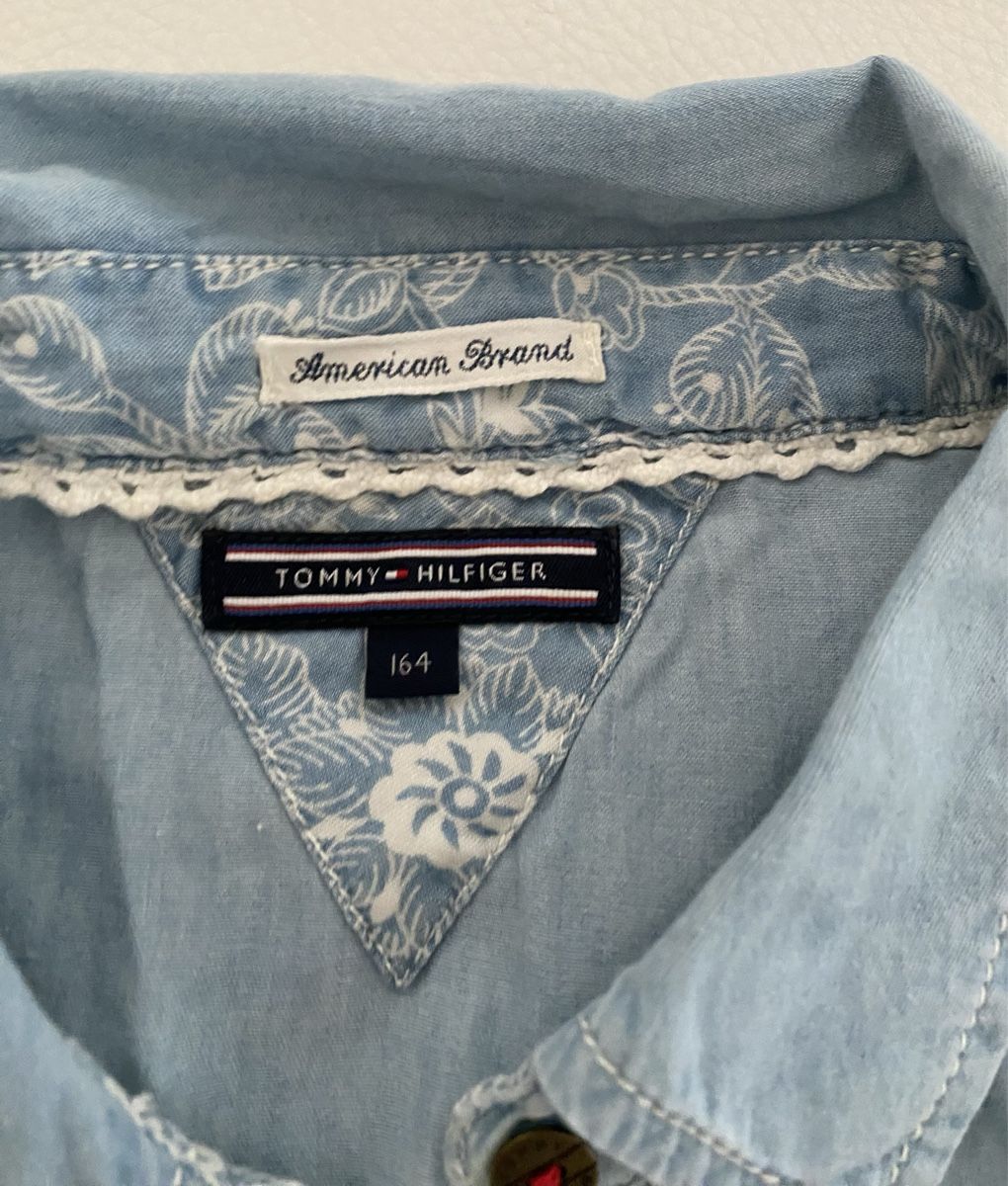 Tommy Hilfiger Camicette, T-shirt & Top: Tommy Hilfiger Bluse 🌸 – Usato da Opfikon venduto da Luis144 1