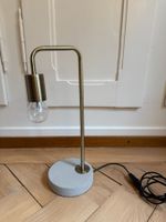 Designer Tischlampe messingfarben mit Beton-Sockel