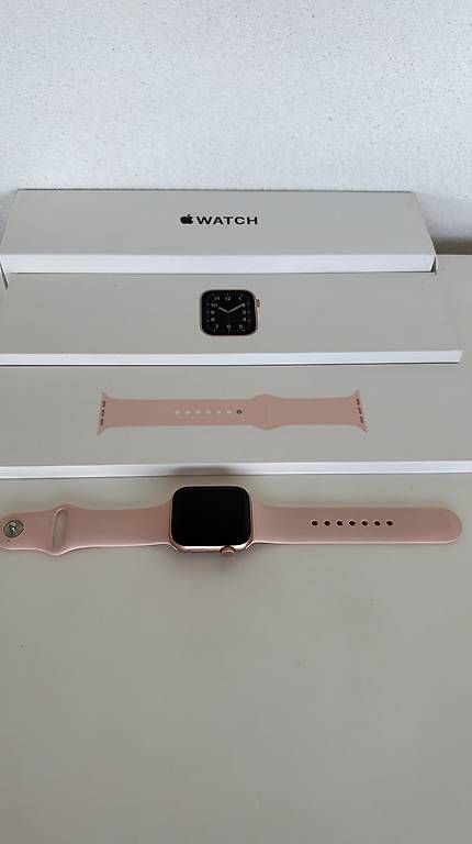 Smartwatch: APPLE WATCH SE 44mm – Nuovo e nell'imballaggio originale da Romont FR venduto da Yohelys