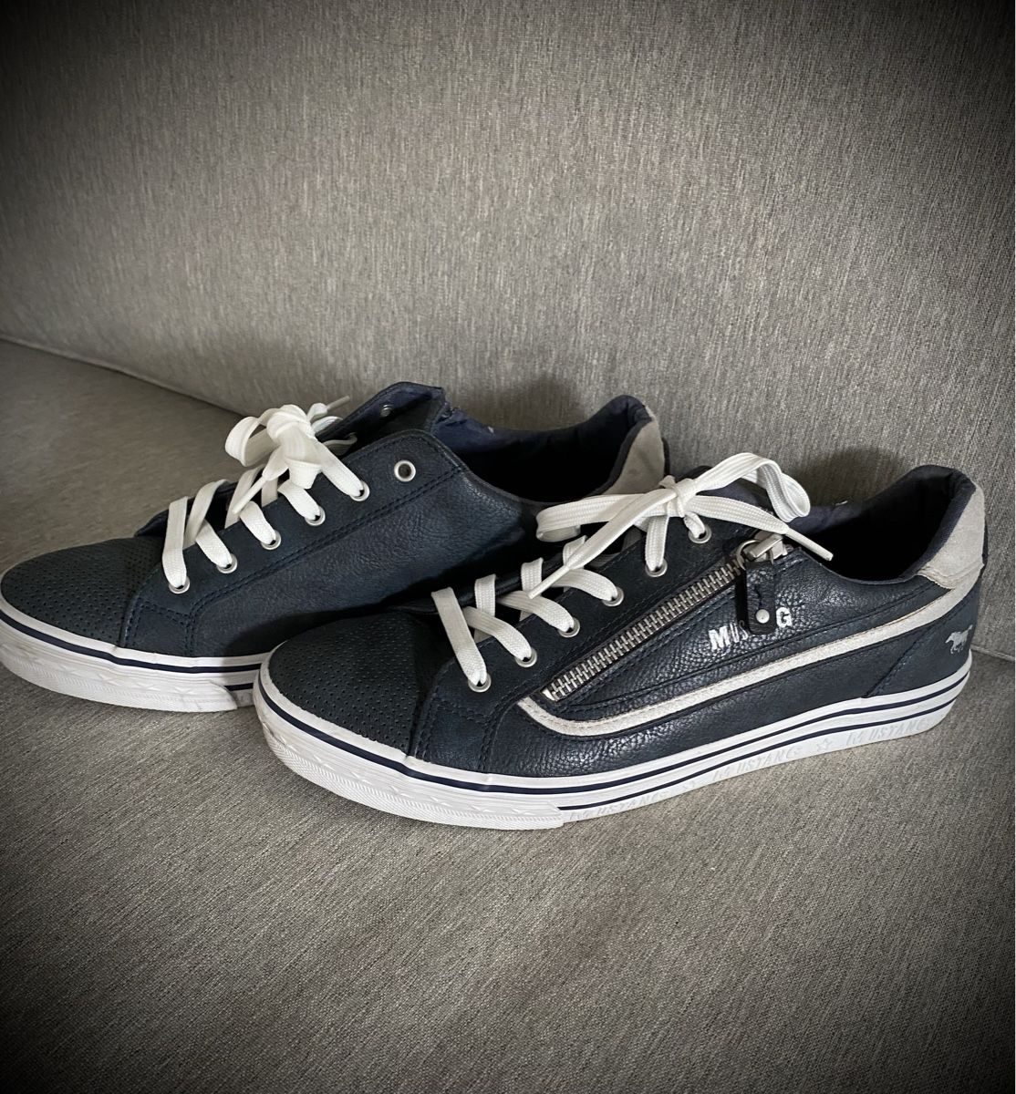 Mustang Damenschuhe: Mustang  Sneaker, Grösse 42, – Gebraucht aus Balterswil von Bibi66